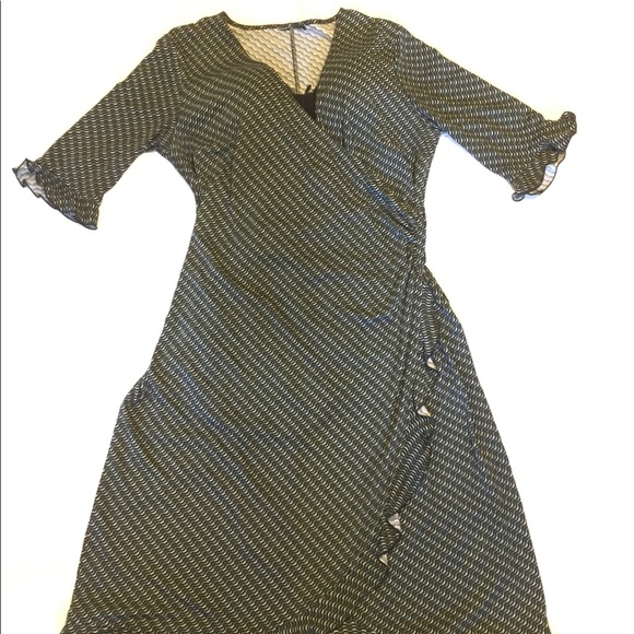 Pretty dress. - Picture 2 of 4